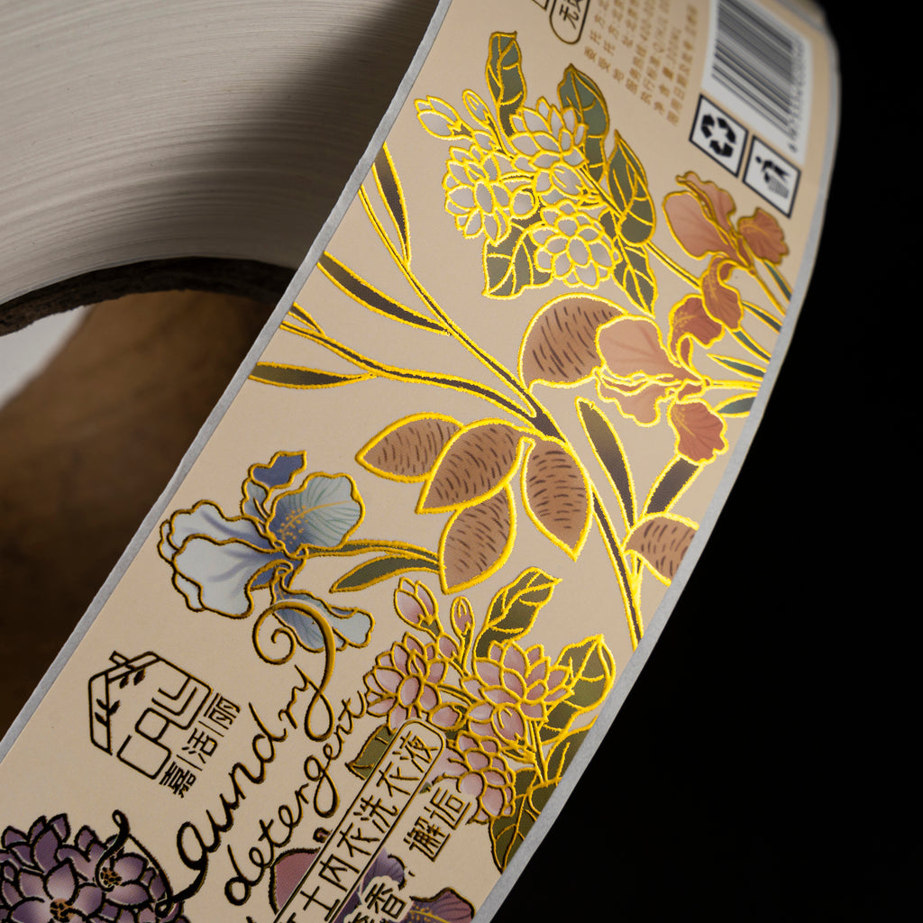 定制Logo标签洗衣贴纸厂家直销可靠优质材料压花烫印卷包装