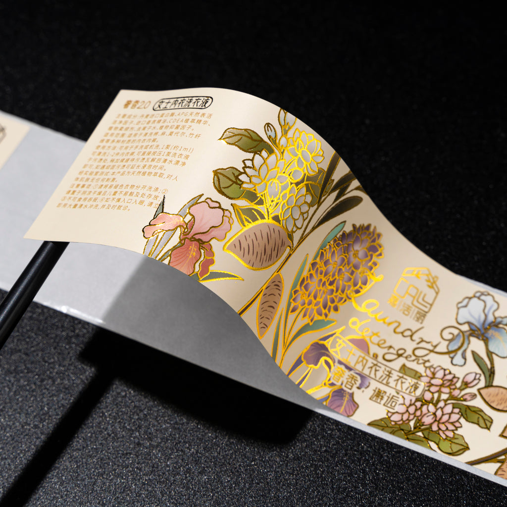 定制Logo标签洗衣贴纸厂家直销可靠优质材料压花烫印卷包装