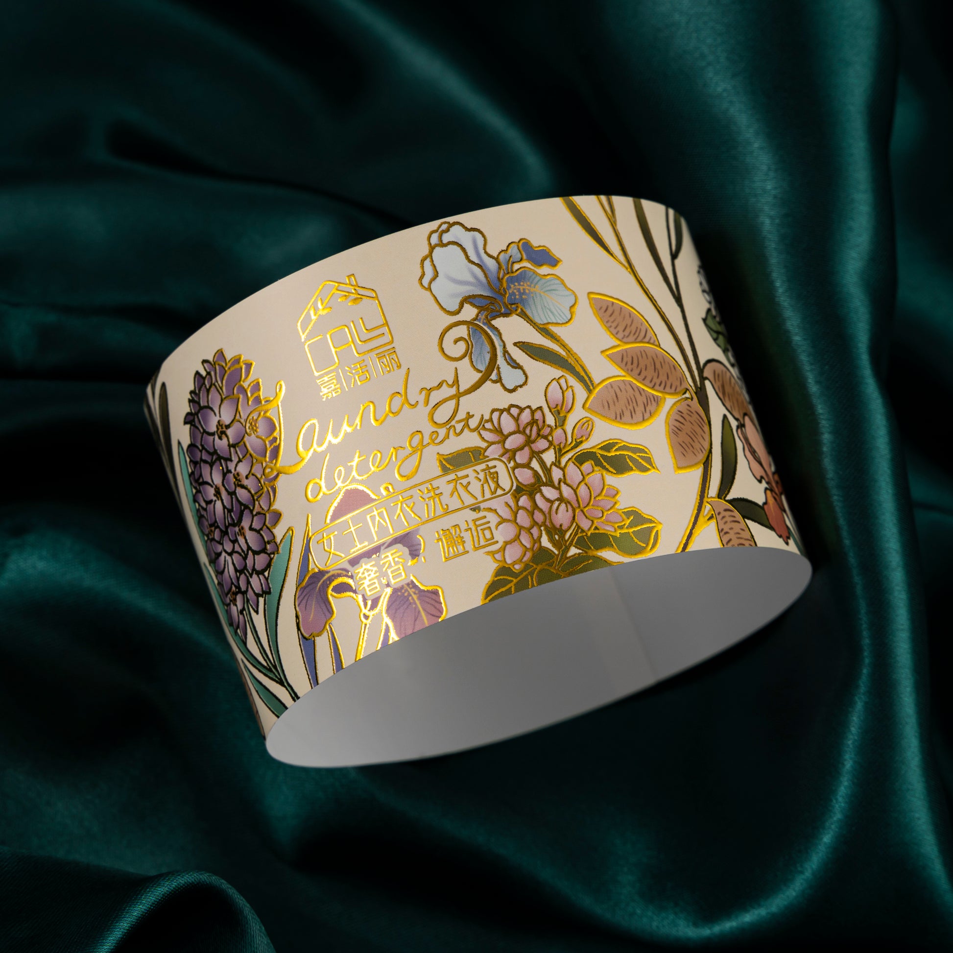 定制Logo标签洗衣贴纸厂家直销可靠优质材料压花烫印卷包装