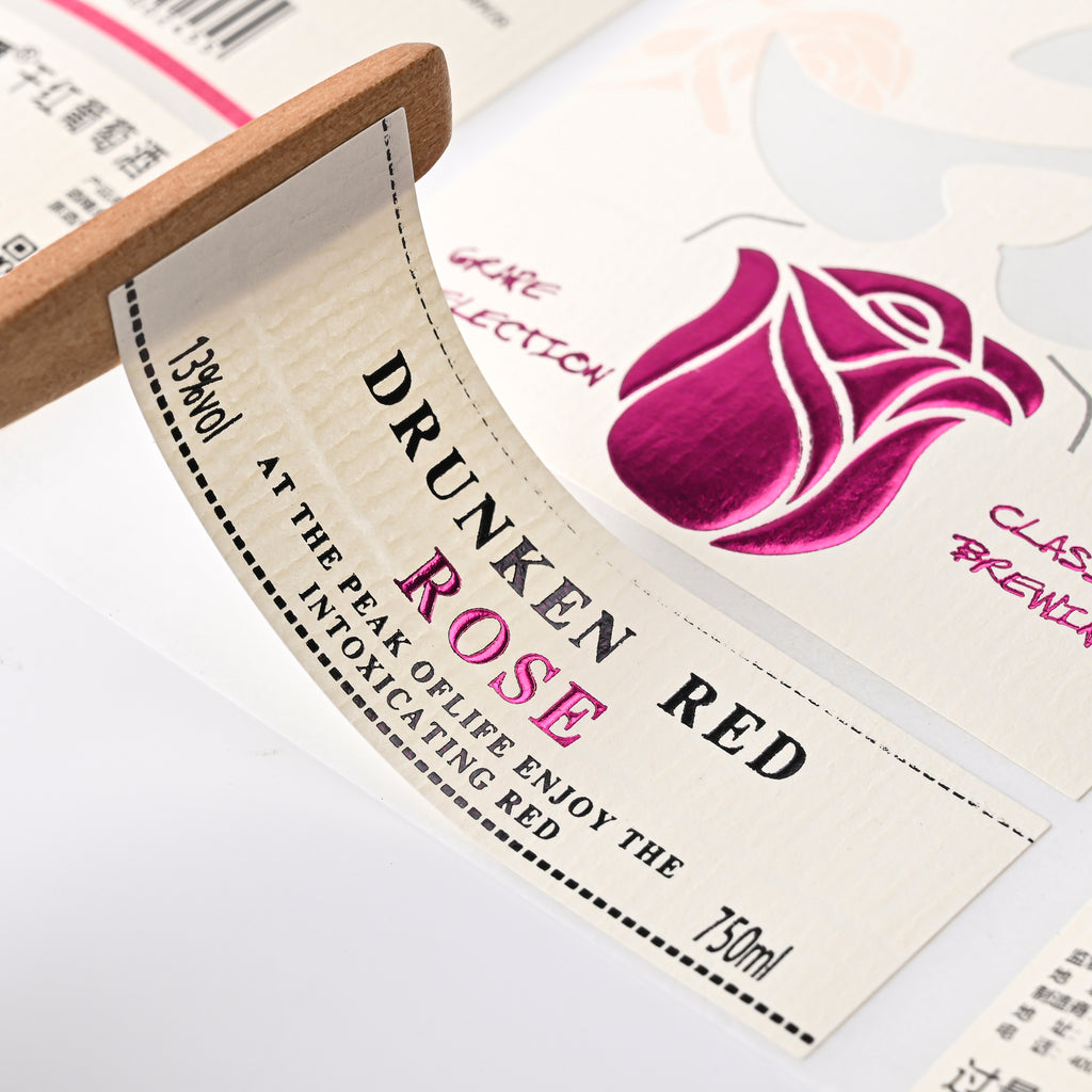 定制压花粉色金箔贴纸镂空防水自有标签产品酒汁乙烯基聚氯乙烯材料