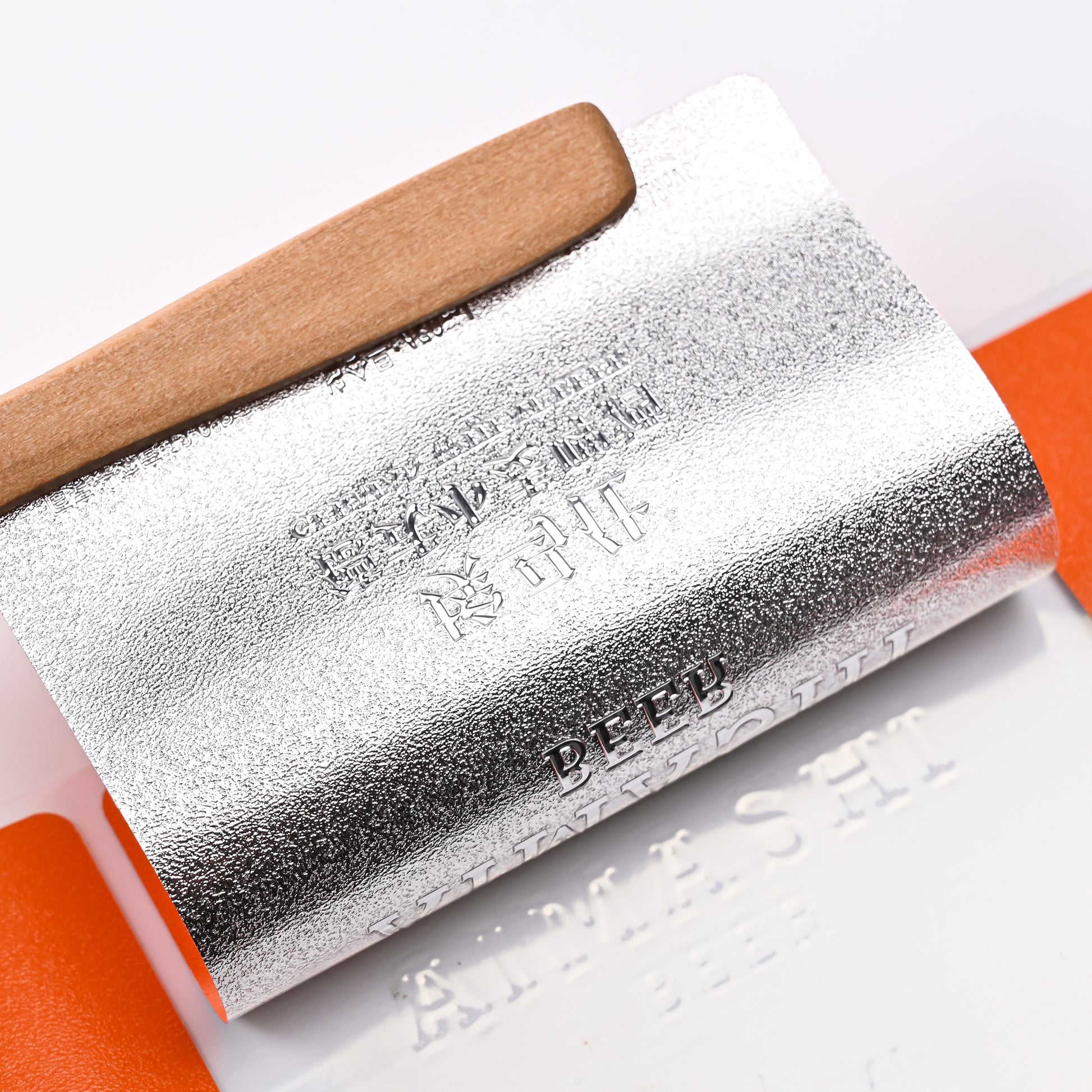 定制Logo啤酒标签贴纸饮料食品创意设计PVC材料耐用压花厂家直销价格合理